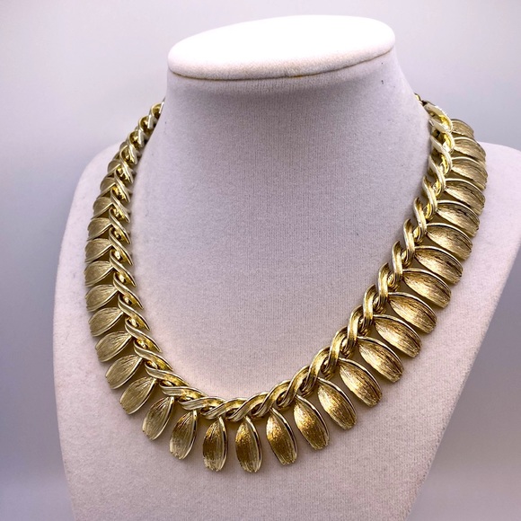 Vintage Lisner 1930s Gold Tone Petal Links Chocker Necklace - Picture 2 of 4